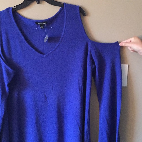 Roz & Ali Sweaters - NWT Royal Blue Cold Shoulder Sweater
